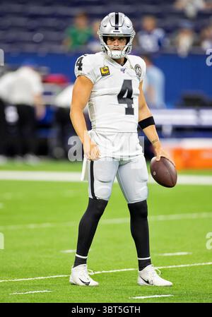 29 septembre 2019 : le quarterback des Oakland Raiders, Derek Carr (4 ans), pendant la partie précédant le match de football de la NFL entre les Oakland Raiders et les Colts d'Indianapolis au Lucas Oil Stadium à Indianapolis, Indiana. John Mersits/CSM.(image de crédit : &copy ; John Mersits/CSM via ZUMA Wire) Banque D'Images