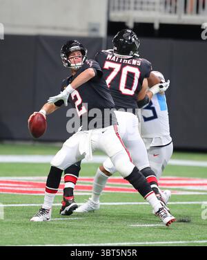 29 septembre 2019, Atlanta, Géorgie, États-Unis : le quarterback des Atlanta Falcons Matt Ryan (2) lance une longue passe lors du match NFL entre les Atlanta Falcons et les Tennessee Titans au stade Mercedes-Benz. (Crédit image : © Frank Mattia/ZUMA Wire) Banque D'Images