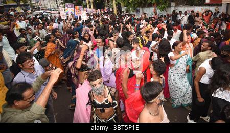 Patna, Inde. 14 juillet 2025. PATNA, INDE - 14 JUILLET : les personnes de la communauté LGBTQ lors d'un défilé de fierté pour faire pression pour la demande de pension mensuelle pour ses membres et l'égalité des droits entre autres questions de Kadam Kuan à Premchand Rangshala le 14 juillet 2025 à Patna, Inde. (Photo de Santosh Kumar/Hindustan Times/Sipa USA) crédit : Sipa USA/Alamy Live News Banque D'Images