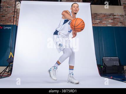 30 septembre 2019 : le garde des Dallas Mavericks Seth Curry #30 pose lors de la Journée des médias des Dallas Mavericks tenue à l'American Airlines Center à Dallas, TX (crédit image : &copy ; Albert Pena/CSM via ZUMA Wire) Banque D'Images