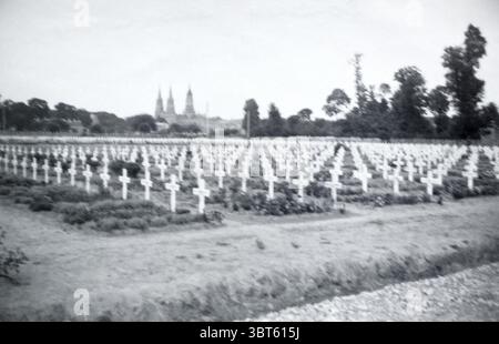 Le cimetière britannique de Bayeux, France, contenant les tombes des militaires tués lors de la bataille de Normandie pendant la seconde Guerre mondiale. Prise en juillet 1947. Banque D'Images