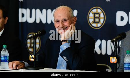 1er octobre 2019 : Jeremy Jacobs, propriétaire des Boston Bruins, répond aux questions des médias lors de la journée des médias des Boston Bruins qui se tient au Warrior Ice Arena à Boston, Massachusetts. Eric Canha/CSM(image de crédit : &copy ; Eric Canha/CSM via ZUMA Wire) Banque D'Images