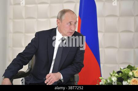1 octobre 2019, Erevan, Arménie : le président russe Vladimir Poutine lors d'une réunion bilatérale avec le premier ministre arménien Nikol Pashinian en marge du Conseil économique eurasien le 1er octobre 2019 à Erevan, Arménie. (Crédit image : © Alexei Druzhinin via ZUMA Wire) Banque D'Images