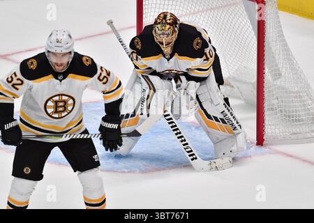 Le gardien de but Tuukka Rask (40) des Boston Bruins en action lors d'un match de la LNH entre les Bruins de Boston et les Stars de Dallas au American Airlines Center à Dallas, Texas, 3e oct., 2019.(Manny Flores/Cal Sport Media) Banque D'Images