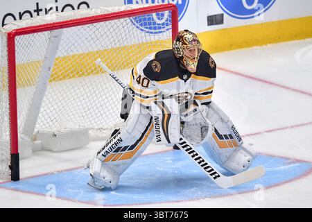 Le gardien de but Tuukka Rask (40) des Boston Bruins en action lors d'un match de la LNH entre les Bruins de Boston et les Stars de Dallas au American Airlines Center à Dallas, Texas, 3e oct., 2019.(Manny Flores/Cal Sport Media) Banque D'Images