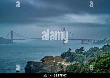 Le Golden Gate Bridge vu de Lands End, San Francisco, Californie, États-Unis. Banque D'Images