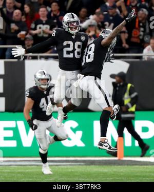 6 octobre 2019, Londres, Royaume-Uni : Josh Jacobs (28 ans) des Oakland Raiders Running Back célèbre avec ses coéquipiers après avoir marqué le touchdown Go-Ahead dans le quatrième quart-temps d'un match contre les Bears de Chicago le dimanche 6 octobre 2019 au Tottenham Hotspur Stadium à Londres, Royaume-Uni. (Crédit image : © TNS via ZUMA Wire) Banque D'Images