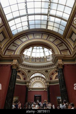 Londres, Royaume-Uni - 21 juillet 2025 - style néoclassique architectural trouvé dans les salles Barry de la National Gallery, caractérisé par des caractéristiques telles que t Banque D'Images
