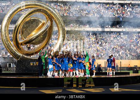 Chelsea célèbre après avoir remporté la finale de la Coupe du monde des clubs de la FIFA 2025 contre le Paris Saint-Germain, dimanche 13 juillet 2025, au MetLife Stadium, dans East Rutherford, NJ Chelsea a battu le PSG 3-0. (Jon Endow/image du sport) Banque D'Images