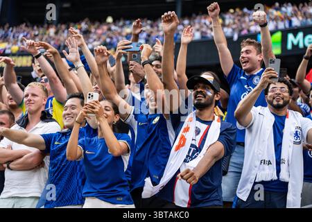 Les fans de Chelsea célèbrent la finale de la Coupe du monde des clubs de la FIFA 2025 contre le Paris Saint-Germain, le dimanche 13 juillet 2025, au MetLife Stadium, dans East Rutherford, NJ Chelsea a battu le PSG 3-0. (Jon Endow/image du sport) Banque D'Images