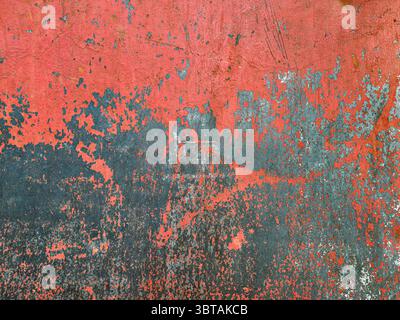 surface métallique rouillée avec peinture rouge écaillée. fond texturé très détaillé. Banque D'Images