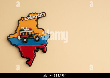 Souvenirs et artisanat colombiens - articles folkloriques colorés sur fond chaud Banque D'Images