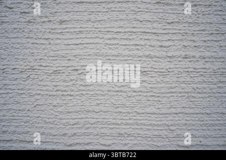 Mur blanc texturé avec fond de crêtes horizontales Banque D'Images