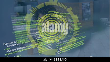 Affichage de l'interface HUD verte au-dessus du bureau dans l'espace de travail de bureau, avec des extraits de code superposés Banque D'Images