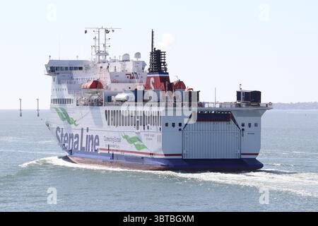Le ferry de passagers et de véhicules battant pavillon suédois MV STENA VINGA commence son voyage du Royaume-Uni vers les îles Anglo-Normandes Banque D'Images