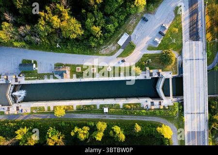 16 avril 2020, Rochester, New York, États-Unis d'Amérique : écluse 33 sur le canal Érié. Situé à Henrietta, NY ; l'écluse fait partie du corridor du patrimoine national d'Erie Canalway. Le Corridor s'étend sur 524 miles à travers toute l'étendue du nord de l'État de New York, de Buffalo à Albany et au nord le long du canal Champlain à Whitehall. Il enfile 234 communautés diverses reliées par une voie navigable. (Crédit image : © Alan Schwartz/ZUMA Wire) Banque D'Images