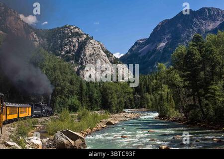 15 août 2008, Colorado, États-Unis : le Durango and Silverton Narrow Gauge Railroad longe la rivière Animas en traversant les montagnes San Juan entre Durango et Silverton, Colorado. (Crédit image : © Jon G. Fuller, Jr/VW pics via ZUMA Wire) Banque D'Images