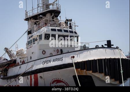 18 juin 2019, Naples, Italie : NAPLES, ITALIE - 13 JUIN 2020 - L'ONG espagnole navire Open Arms lors de son amarrage dans le port de Naples pour repos et ravitaillement, le 13 juin 2019. (Crédit image : © Manuel Dorati/ZUMA Wire) Banque D'Images