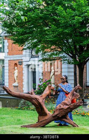 Londres, Royaume-Uni. 15 juillet 2025. Ai Weiwei, Roots : Palace, 2019 - sculpture dans la ville 2025, ville de Londres. Il est livré par la City of London Corporation aux côtés de LACUNA, un studio culturel. Crédit : Guy Bell/Alamy Live News Banque D'Images