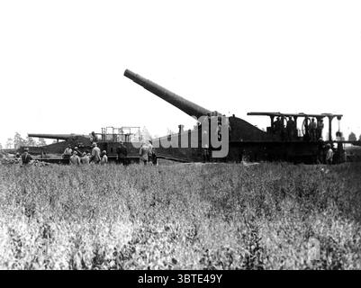 Batterie de canons français de 320 mm sur supports ferroviaires . Etelfay . 1916 Banque D'Images