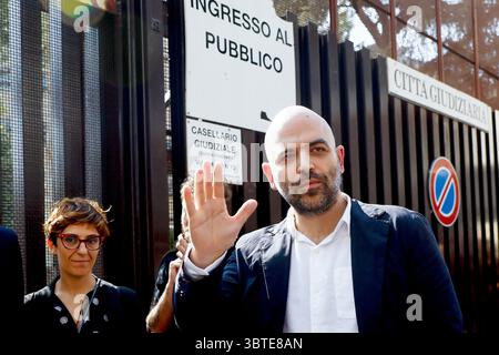 Roma, Italie. 27 juin 2023. Foto Cecilia Fabiano /LaPresse 27 –6 -2023—Roma Italia — ; Cronaca — ; Tribunale di piazzale Clodio, Processo per diffamazione a Roberto Saviano Nella Foto : Roberto Saviano juin 27, 2023 —Rome Italy — ; News — ; Trial against Roberto Saviano - in the photo : Roberto Saviano Credit : Alamy presse Banque D'Images