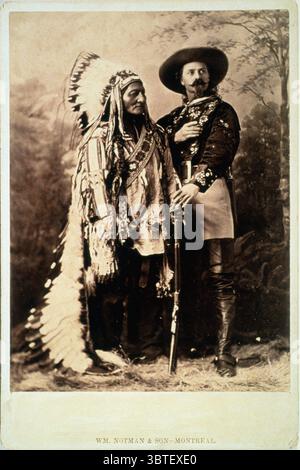 Sitting Bull & Buffalo Bill - Sitting Bull (Sioux : Tatanka Iyotake ou Tatanka Iyotanka ou Ta-Tanka I-Yotank, d'abord nommé Slon-HE, (lent), (c. 1831 - 15 décembre 1890) était un homme de médecine Hunkpapa Lakota et Saint homme. William Frederick 'Buffalo Bill' Cody (26 février 1846 - 10 janvier 1917) était un soldat américain, chasseur de bisons et showman. ©TopFoto Banque D'Images