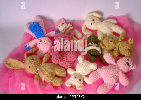 Adorable Collection d'animaux en peluche crochetés pour les enfants Banque D'Images