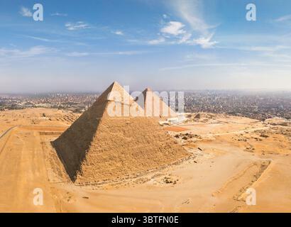 7 octobre 2011, Gizeh, Égypte : vue aérienne des grandes pyramides de Gizeh en Égypte (crédit image : © Airpano LLC/Amazing Aerial via ZUMA Wire) Banque D'Images