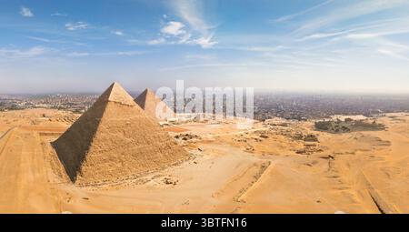 7 octobre 2011, Gizeh, Égypte : vue aérienne des grandes pyramides de Gizeh en Égypte (crédit image : © Airpano LLC/Amazing Aerial via ZUMA Wire) Banque D'Images