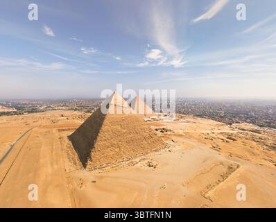 7 octobre 2011, Égypte : vue aérienne des grandes pyramides de Gizeh en Égypte (crédit image : © Airpano LLC/Amazing Aerial via ZUMA Wire) Banque D'Images