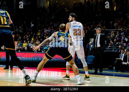 11 octobre 2019, Moscou, Russie : Tornike Shengelia, #23 de Kirolbet Baskonia en action contre Khimki Moscow lors du match d'ouverture de la saison 2019-2020 de Turkish Airlines Euroleague..Khimki Moscow a battu Kirolbet Baskonia Vitoria Gasteiz : 79-76 (crédit image : © Nicholas Muller/SOPA images via ZUMA Wire) Banque D'Images