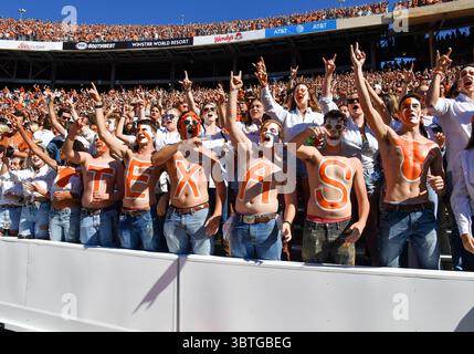 12 oct. 2019 : le Texas HellRaisers Spirit club lors du match de rivalité de la NCAA Red River entre les Sooners de l'Université d'Oklahoma et les Longhorns de l'Université du Texas au Cotton Bowl Stadium de Fair Park à Dallas, TX Oklahoma a battu 34-27 Albert Pena/CSM(crédit image : &copy ; Albert Pena/CSM via ZUMA Wire) Banque D'Images