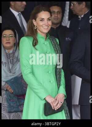 15 octobre 2019, Islamabad, Pakistan : image sous licence à i-images Picture Agency. 15/10/2019. Islamabad, Pakistan. Le duc et la duchesse de Cambridge lors d'une rencontre avec Imran Khan , le premier ministre du Pakistan à sa résidence officielle à Islamabad, le deuxième jour de leur tournée royale au Pakistan. Photo de Stephen Lock / i-images (crédit image : © Stephen Lock/i-images via ZUMA Press) Banque D'Images
