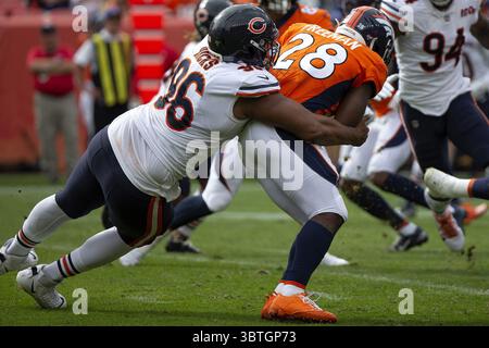15 septembre 2019, Denver, CO, États-Unis : L'attaque défensive des Chicago Bears Akiem Hicks (96) fait tomber les Broncos de Denver Running back Royce Freeman (28) le 15 septembre 2019, à Empower Field à Mile High à Denver. Les Bears ont mis Hicks dans la réserve blessée. (Crédit image : © TNS via ZUMA Wire) Banque D'Images