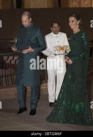 15 octobre 2019, Islamabad, Pakistan : image sous licence à i-images Picture Agency. 15/10/2019. Islamabad, Pakistan. Le Duc et la Duchesse de Cambridge lors d'une réception au Monument national à Islamabad, Pakistan, le deuxième jour de leur visite royale photo par i-images / Pool (crédit image : © Pool/i-images via ZUMA Press) Banque D'Images