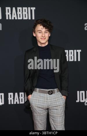 15 octobre 2019, Los Angeles, États-Unis d'Amérique : Wyatt Oleff arrive à la première de ''Jojo Rabbit'' au Post 43 le 15 octobre 2019 à Los Angeles, Californie (image crédit : © Famous/Ace Pictures via ZUMA Press) Banque D'Images