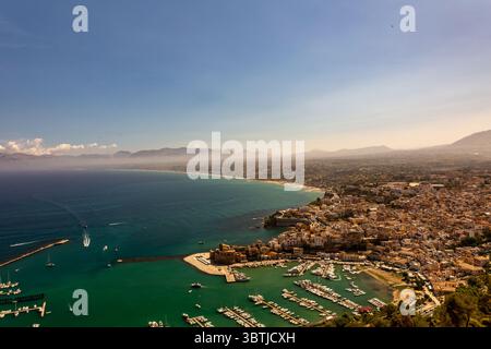 Photo panoramique de la splendide côte sicilienne Banque D'Images