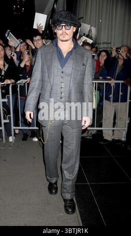 NEW YORK, NY - OCTOBRE 25 : Johnny Depp assiste à la première de 'The Rum Diary' New York au Museum of Modern Art le 25 octobre 2011 à New York. ..People : Johnny Depp. (Crédit image : © SMG via ZUMA Wire) Banque D'Images