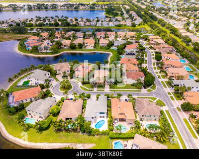 Photos aériennes maisons de luxe à Wellington en Floride. Quartiers privés HOA Banque D'Images