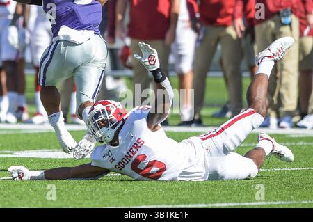26 octobre 2019 : le cornerback des Oklahoma Sooners Tre Brown (6 ans) réagit à son tacklemanqué lors du match de football NCAA entre les Oklahoma Sooners et les Wildcats de l'État du Kansas au Bill Snyder Family Stadium à Manhattan, Kansas. Kendall Shaw/CSM(image de crédit : &copy ; Kendall Shaw/CSM via ZUMA Wire) Banque D'Images