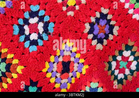 Arrière-plan de fragments colorés tôt lumineux de tapis de sol tricotés à la main artisanat folklorique ukrainien traditionnel Banque D'Images