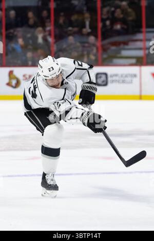 07 novembre 2019 : Dustin Brown (23 ans) des Kings de Los Angeles tire pendant le match de la LNH entre les Kings de Los Angeles et les sénateurs d’Ottawa au Centre Canadian Tire à Ottawa, Canada. Daniel Lea/CSM(image de crédit : &copy ; Daniel Lea/CSM via ZUMA Wire) Banque D'Images