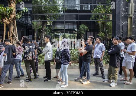 9 novembre 2019, Jakarta Sud, Jakarta, Indonésie : Jakarta, Indonésie, 09 novembre 2019 : L'Urban Sneaker Society 2019 présente l'événement lifestyle le plus prestigieux au cartel culturel de Singapour via Pop Up Booth lors de sa mise en œuvre dans le District 8, SCBD, Jakarta, 8-10 novembre. Les visiteurs découvriront une plus grande variété de culture de rue, comme l'art, les jouets, la mode et les tatouages. (Crédit image : © Donal Husni/ZUMA Wire) Banque D'Images