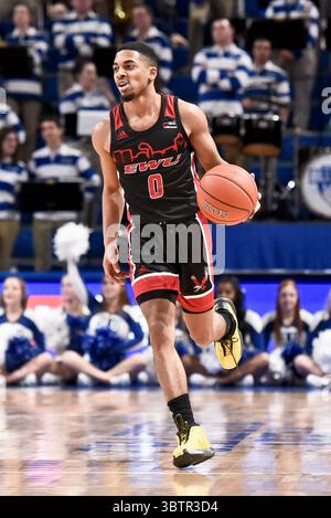 13 nov. 2019 : le garde des Eastern Washington Eagles Tyler Kidd (0) ramène la balle sur le terrain lors d'un match de saison régulière où les Eastern Washington Eagles ont rendu visite aux membres Louis Billikens. Tenue à la Chaifetz Arena in qualifié Louis, MO Richard Ulreich/CSM (crédit image : &copy ; Richard Ulreich/CSM via ZUMA Wire) Banque D'Images