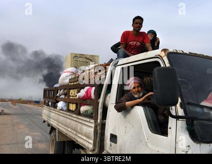 14 novembre 2019, tel Tamir, Syrie : des résidents fuient des villages près de la ligne de front à tel Tamir, Syrie le 14 novembre 2019. (Crédit image : © Carol Guzy/ZUMA Wire) Banque D'Images