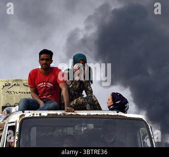 14 novembre 2019, tel Tamir, Syrie : des résidents fuient des villages près de la ligne de front à tel Tamir, Syrie le 14 novembre 2019. (Crédit image : © Carol Guzy/ZUMA Wire) Banque D'Images