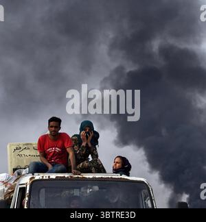 14 novembre 2019, tel Tamir, Syrie : des résidents fuient des villages près de la ligne de front à tel Tamir, Syrie le 14 novembre 2019. (Crédit image : © Carol Guzy/ZUMA Wire) Banque D'Images