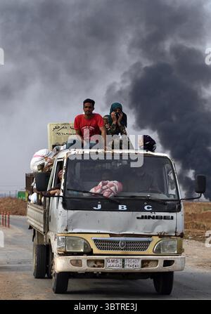 14 novembre 2019, tel Tamir, Syrie : des résidents fuient des villages près de la ligne de front à tel Tamir, Syrie le 14 novembre 2019. (Crédit image : © Carol Guzy/ZUMA Wire) Banque D'Images
