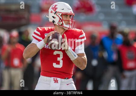 16 novembre 2019 : Clayton Tune (3), le quarterback des Cougars de Houston, semble passer pendant le 1er quart-temps d'un match de football NCAA entre les Tigers de Memphis et les Cougars de Houston au stade TDECU de Houston, Texas. ..Trask Smith/CSM(image de crédit : &copy ; Trask Smith/CSM via ZUMA Wire) Banque D'Images