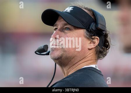 16 novembre 2019 : l'entraîneur-chef des Cougars de Houston, Dana Holgorsen, pendant le 3e quart-temps d'un match de football NCAA entre les Tigers de Memphis et les Cougars de Houston au stade TDECU de Houston, Texas. Memphis a gagné le match 45 à 27...Trask Smith/CSM(Credit image : &copy ; Trask Smith/CSM via ZUMA Wire) Banque D'Images
